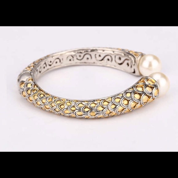 Open Bangle Bracelet New - Picture 2 of 3